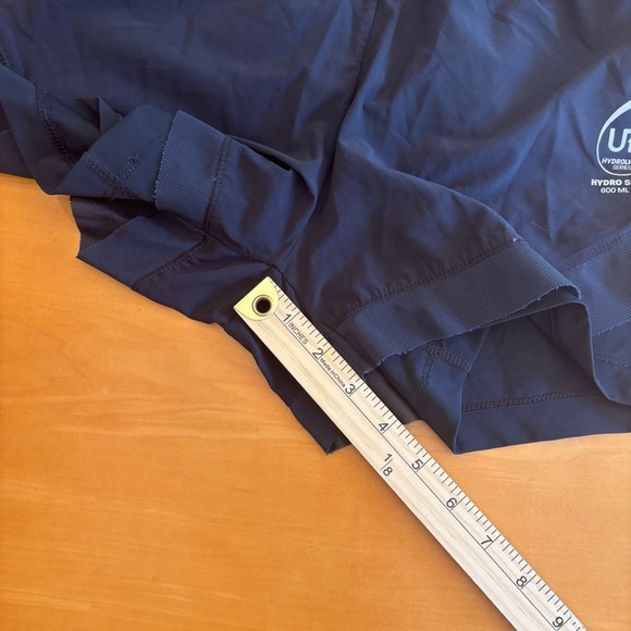 Ultimate Direction S Hydrolight series black athletic running short - Picture 12 of 13